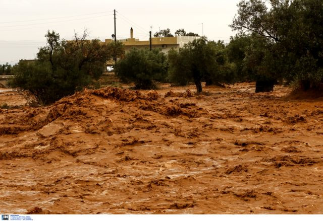 Συνεχίζεται ο εφιάλτης στη Μάνδρα – Νέος ορμητικός χείμαρρος στην οδό Κοροπούλη (βίντεο)